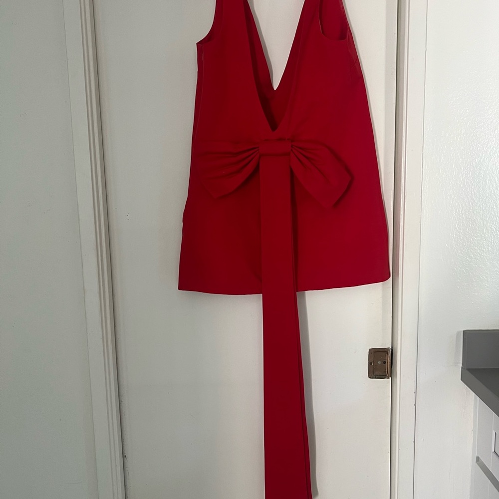 Elegant Red Sleeveless Dress with Bow